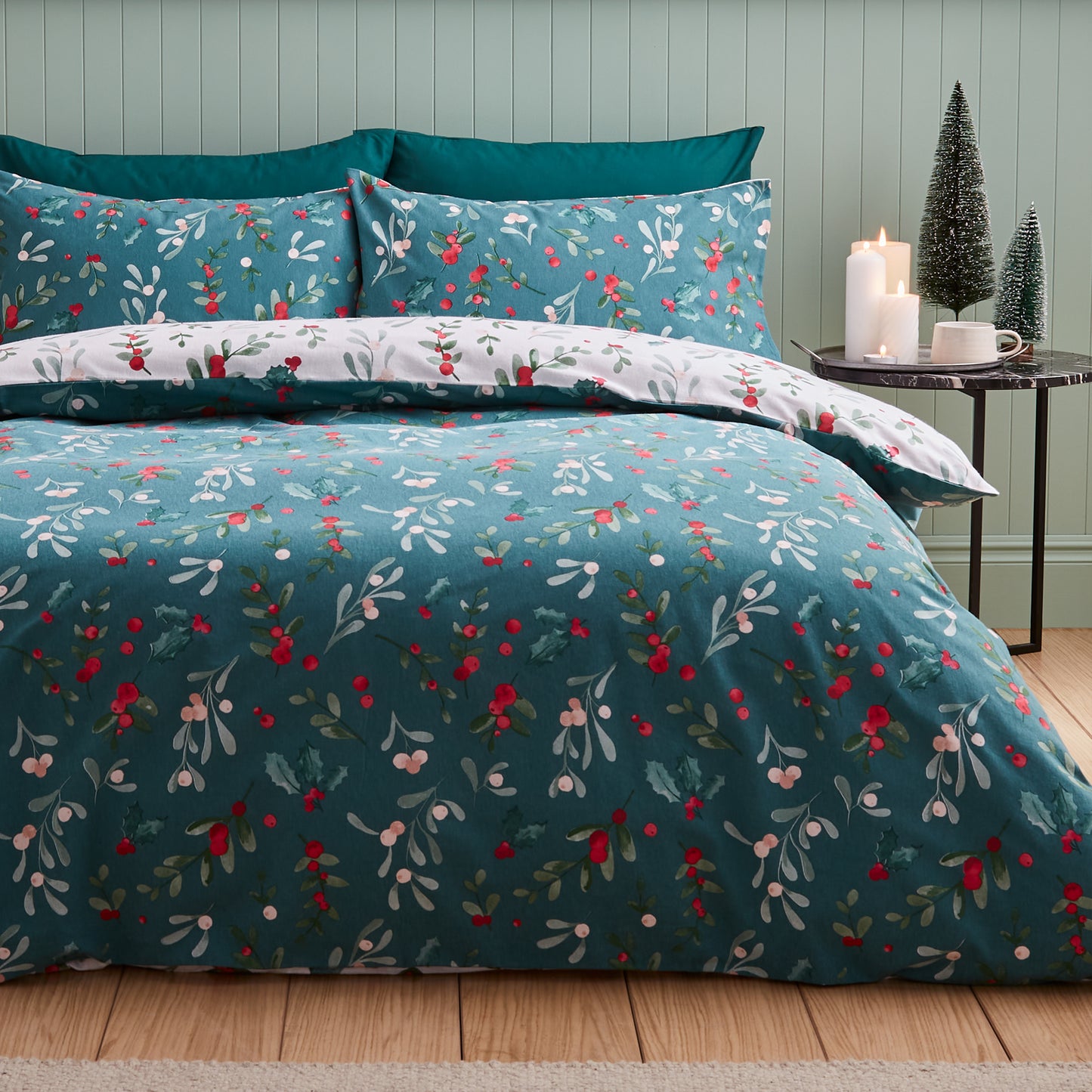 Brushed Cotton Christmas Holly and Mistletoe Duvet Cover Set in White Green