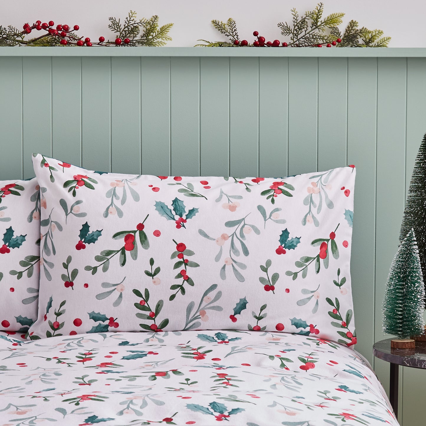 Brushed Cotton Christmas Holly and Mistletoe Duvet Cover Set in White Green