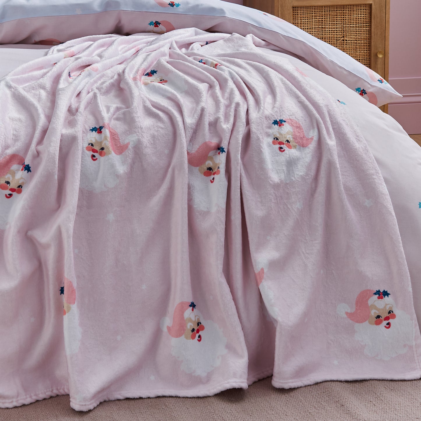 Catherine Lansfield Pink Vintage Christmas Santa Soft and Cosy Fleece Throw