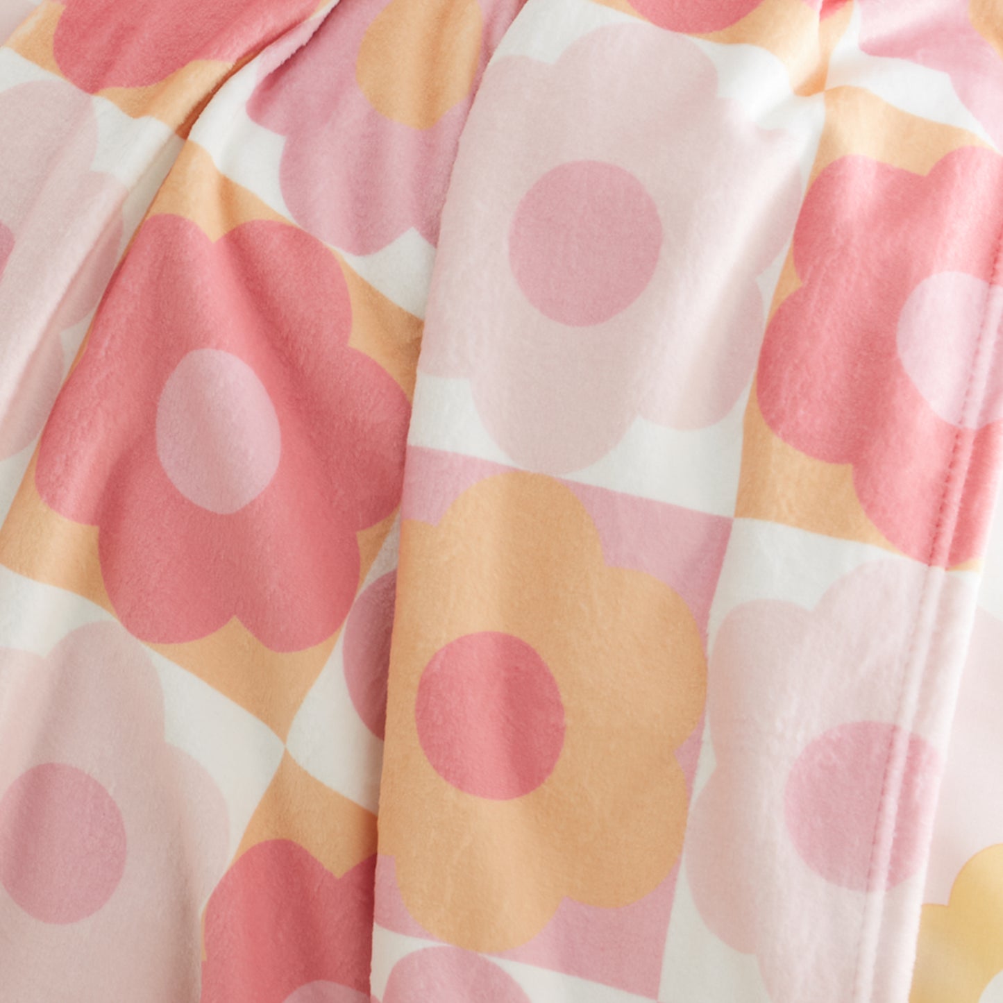 Retro Daisy Cosy Fleece Blanket Throw in Pink by Catherine Lansfield
