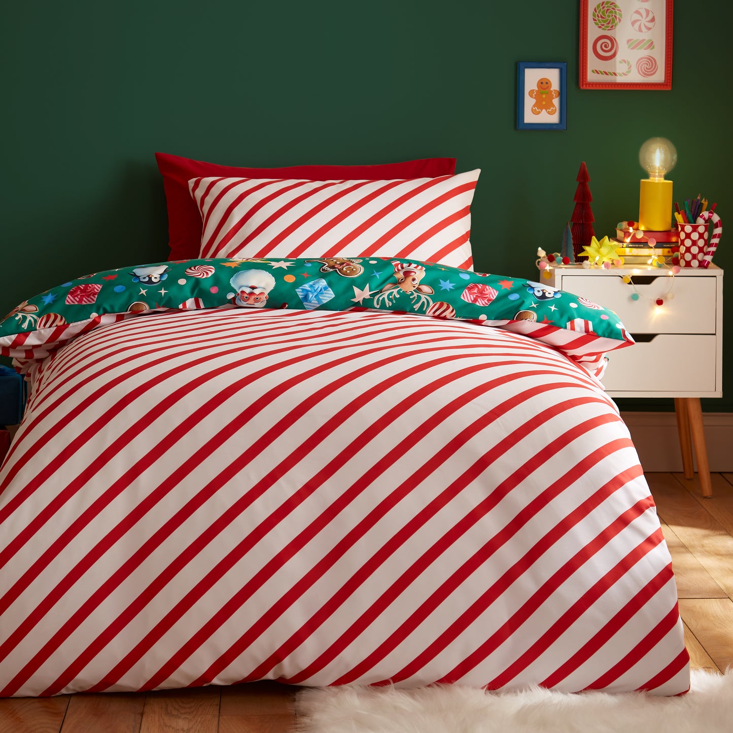 Christmas Icons So Soft Reversible Duvet Cover Set in Green by Catherine Lansfield