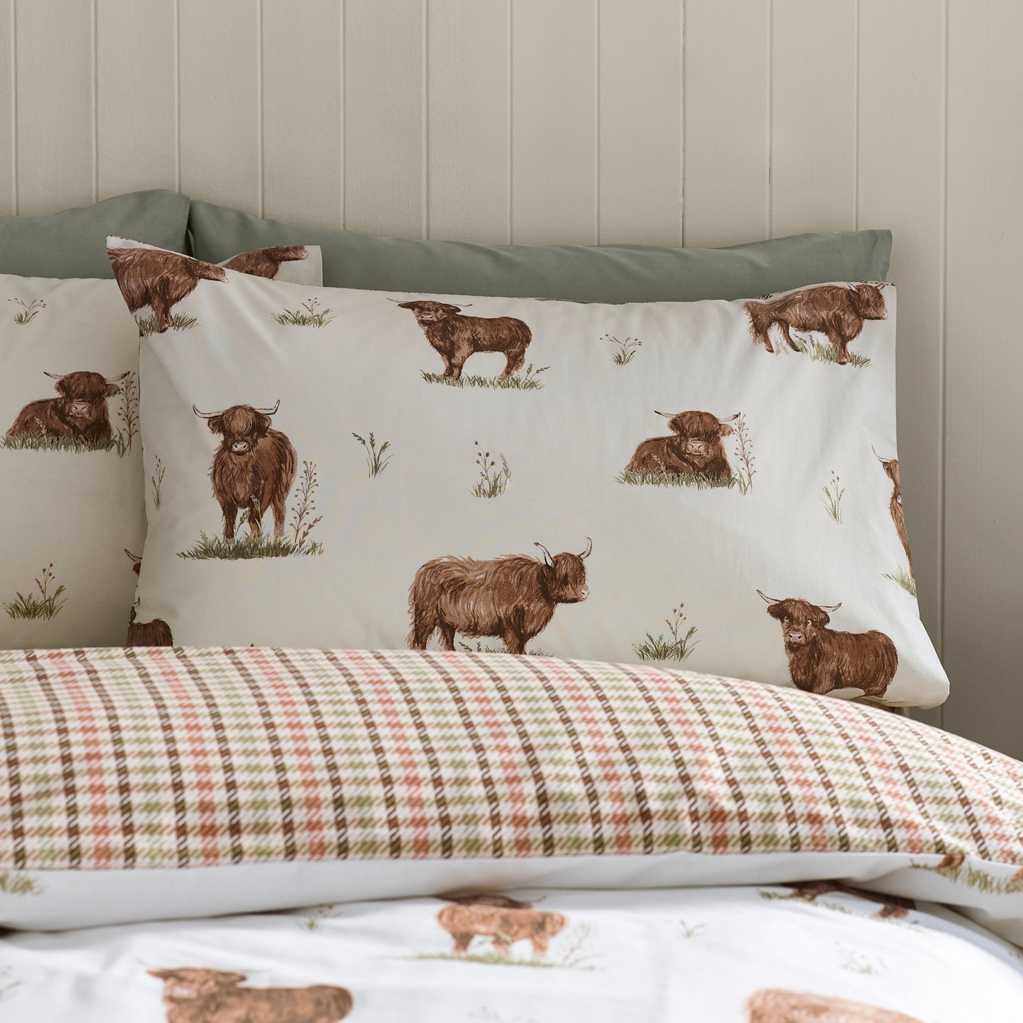 Angus Highland Cow Reversible Duvet Cover Set in Natural by Catherine Lansfield