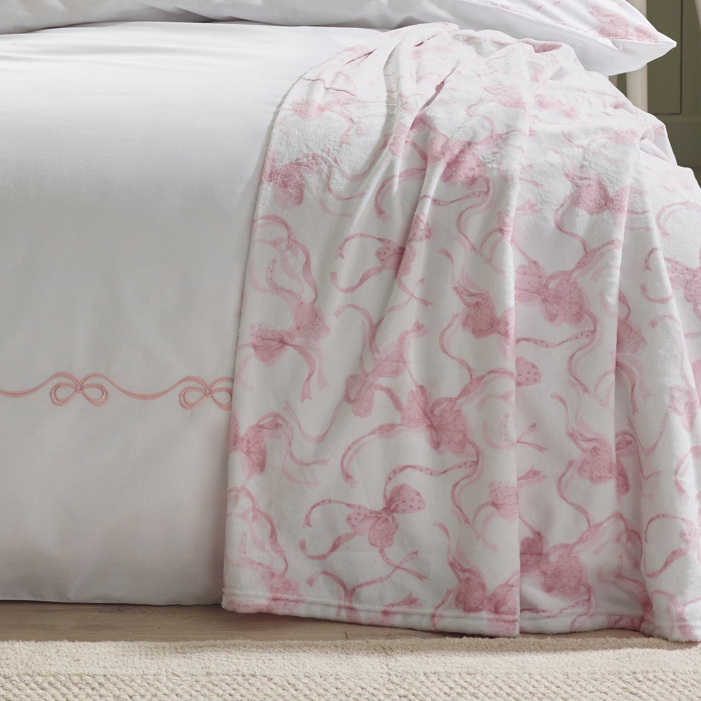 Catherine Lansfield Pink Oversized Bow Cosy Fleece Blanket Throw