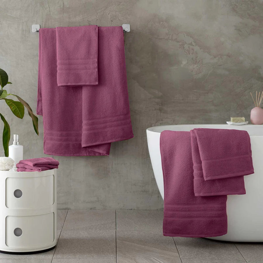 Zero Twist Bath Sheet Pair in Raspberry by Catherine Lansfield