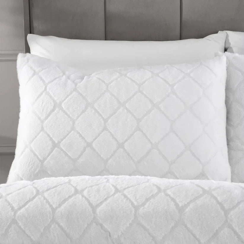 Cosy Diamond Faux Fur White Duvet Cover Set by Catherine Lansfield