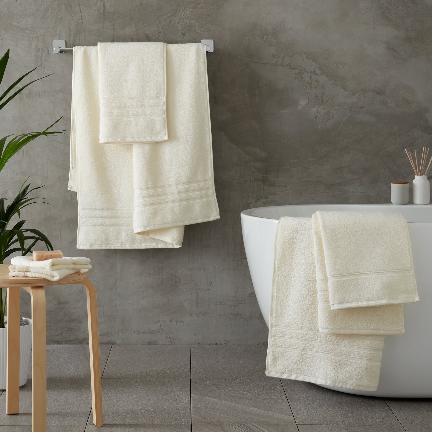 Zero Twist 6 Piece Towel Bale Set in Cream by Catherine Lansfield