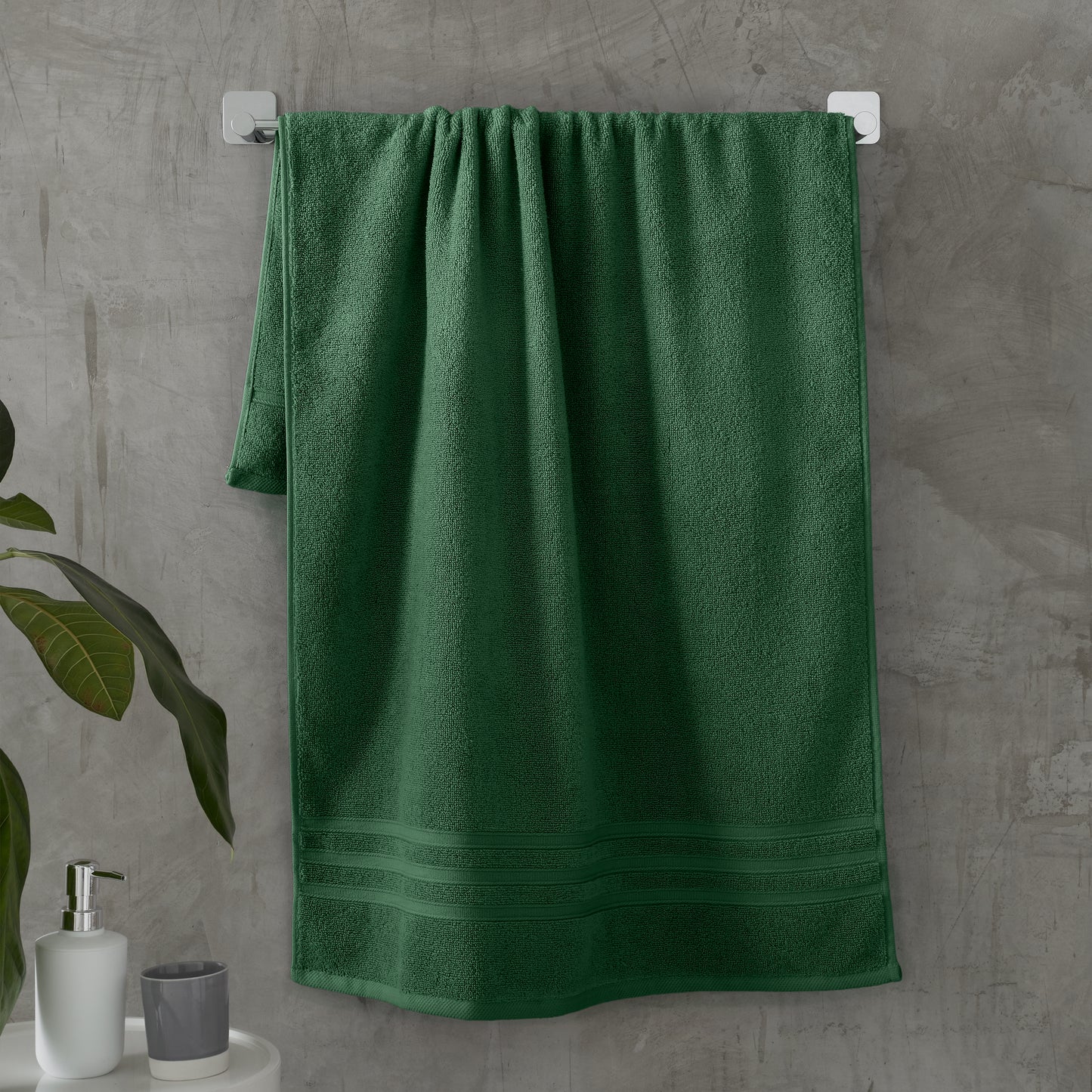 Zero Twist Bath Sheet Pair in Dark Green by Catherine Lansfield