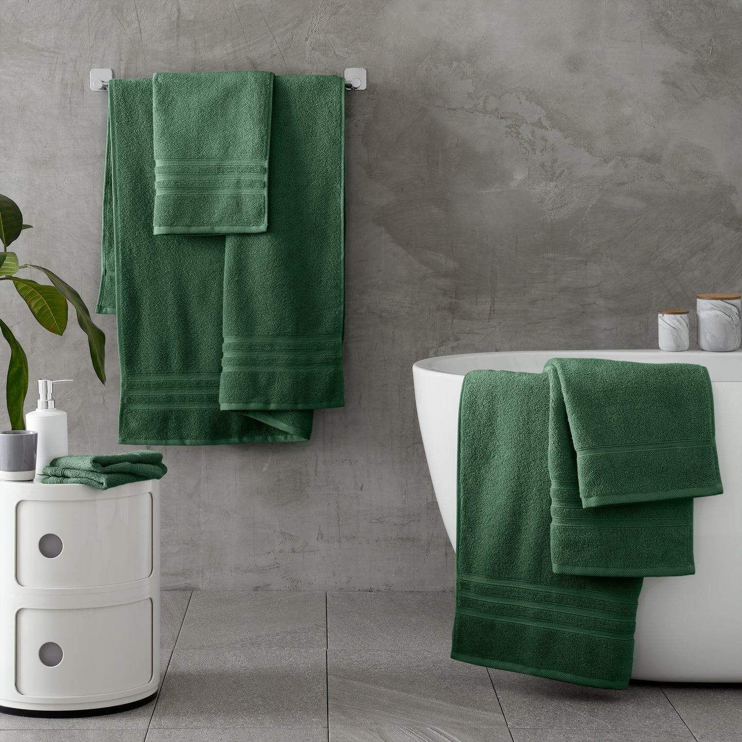 Zero Twist Bath Sheet Pair in Dark Green by Catherine Lansfield