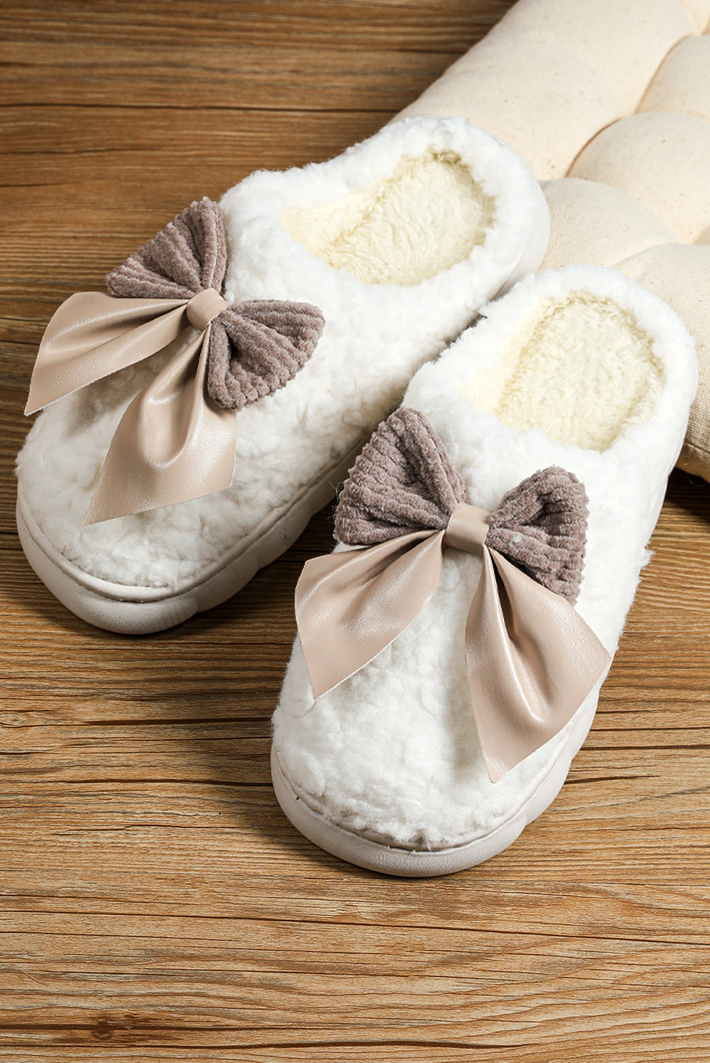 Bowknot Applique Plush Winter Slippers