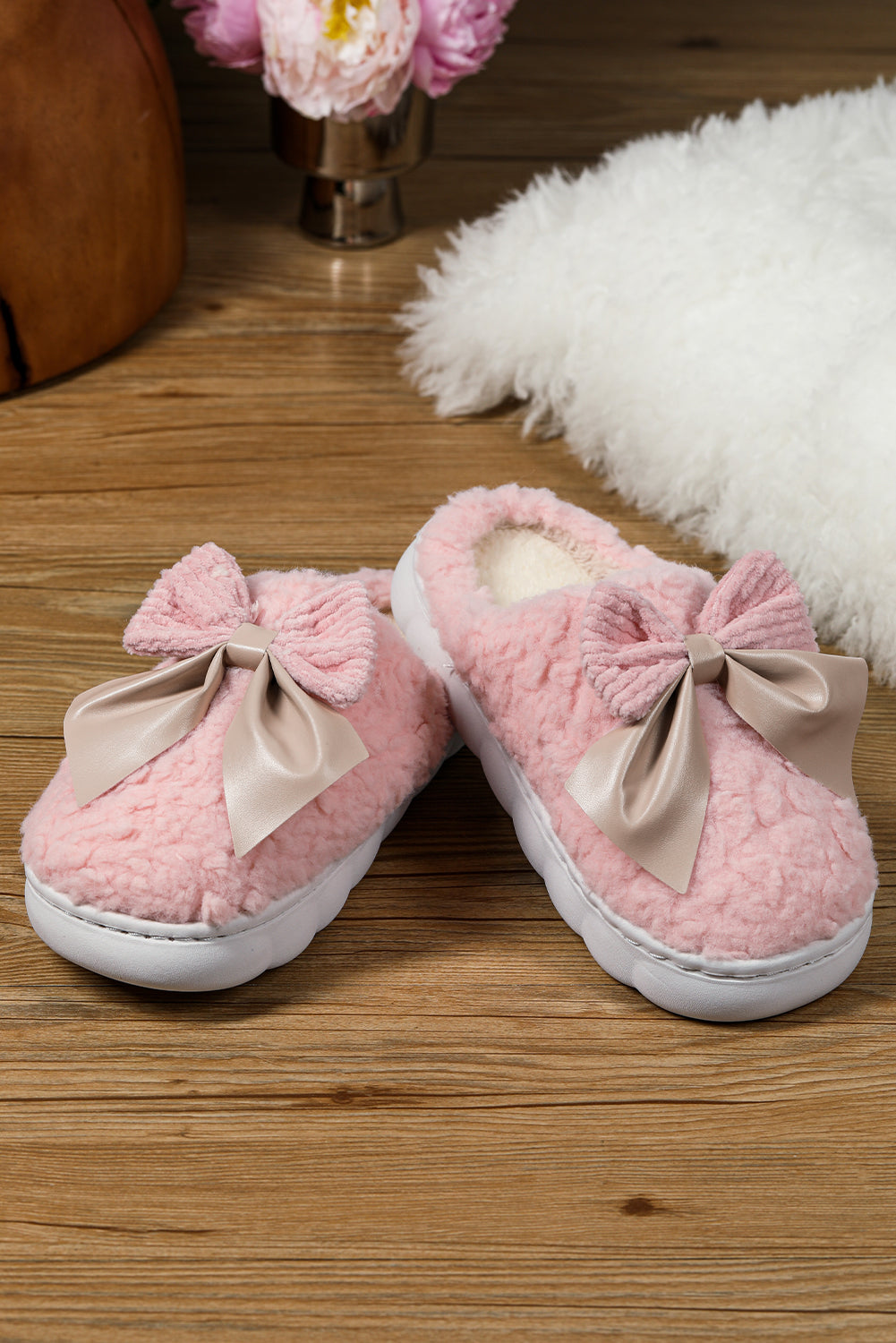 Bowknot Applique Plush Winter Slippers