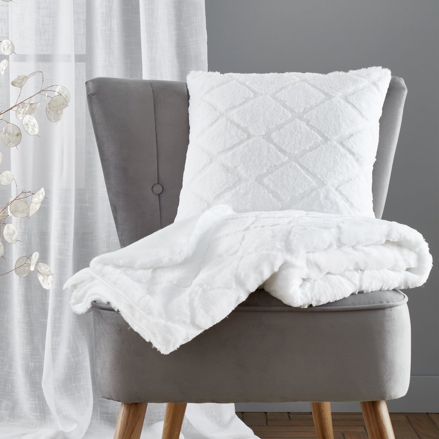 Cosy Diamond Faux Fur Soft Blanket Throw in White by Catherine Lansfield