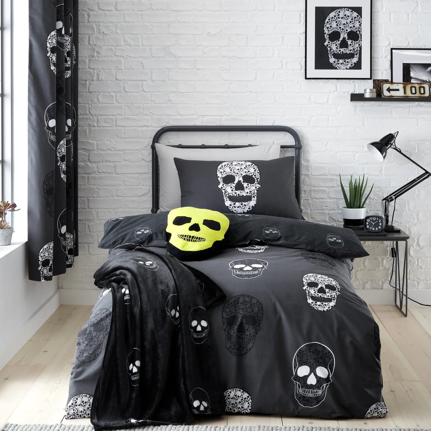 Skulls Duvet Cover Set by Catherine Lansfield Kids