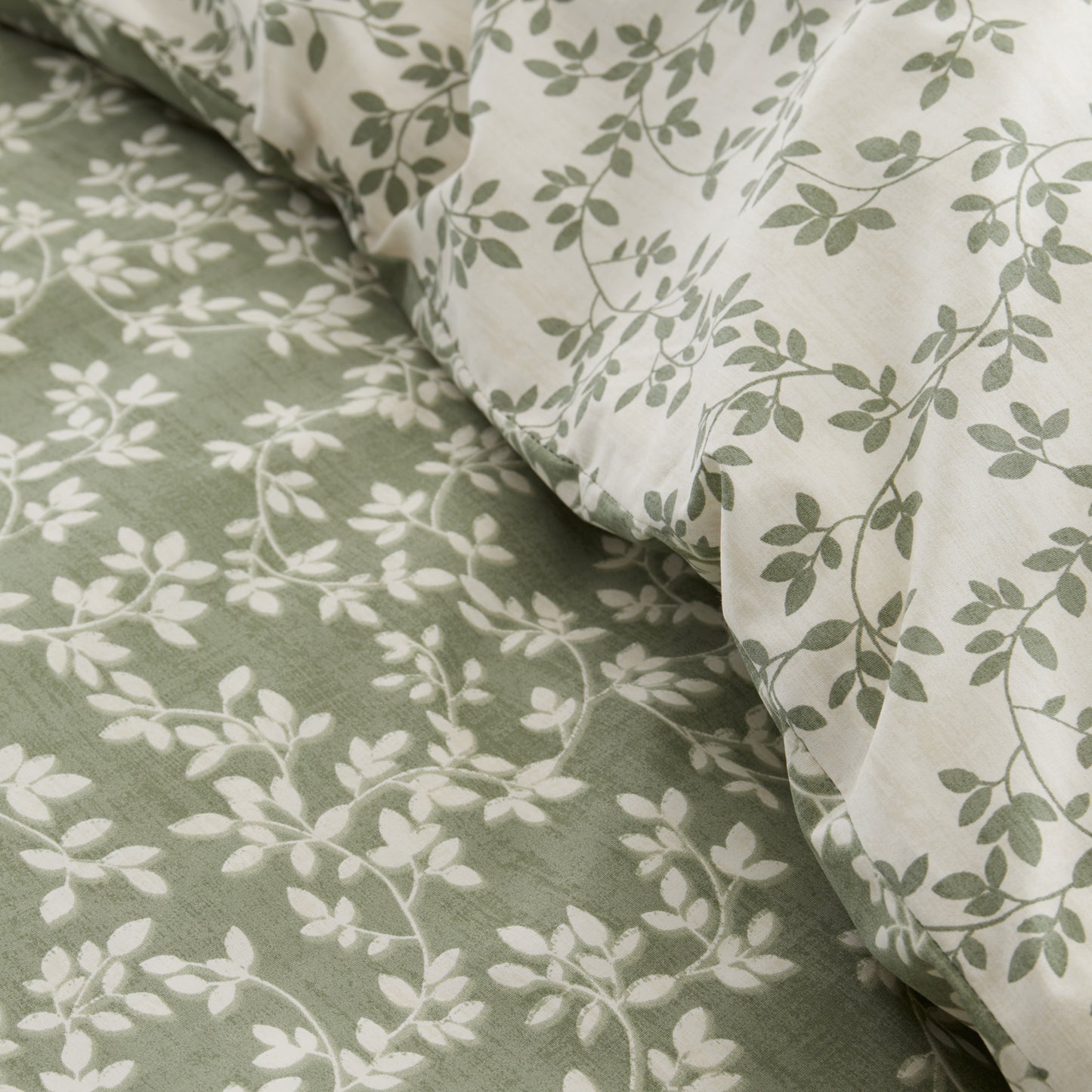 Shadow Leaves 200 Thread Count Cotton Reversible Duvet Cover Set in Green by Bianca