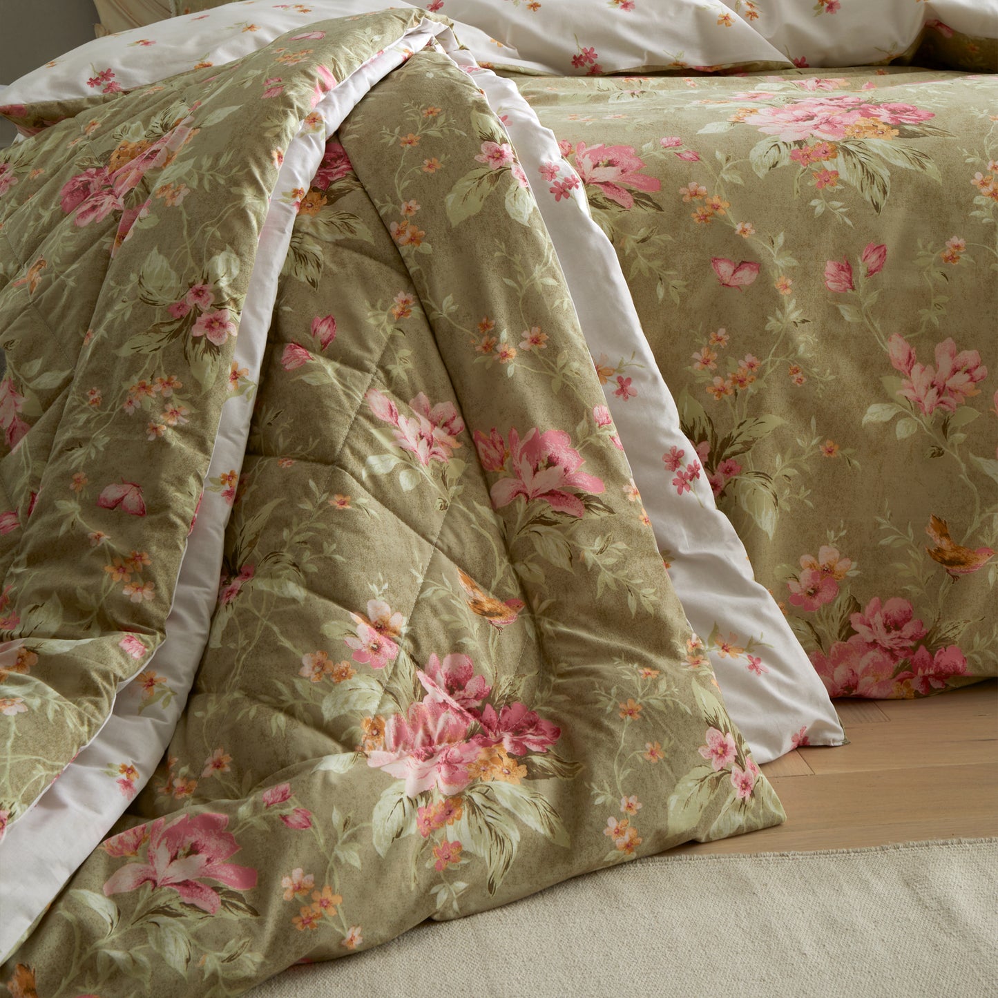 3.5 Tog Penelope Floral Reversible 200x200cm Eiderdown Bedspread in Green - Bridgerton By Catherine Lansfield