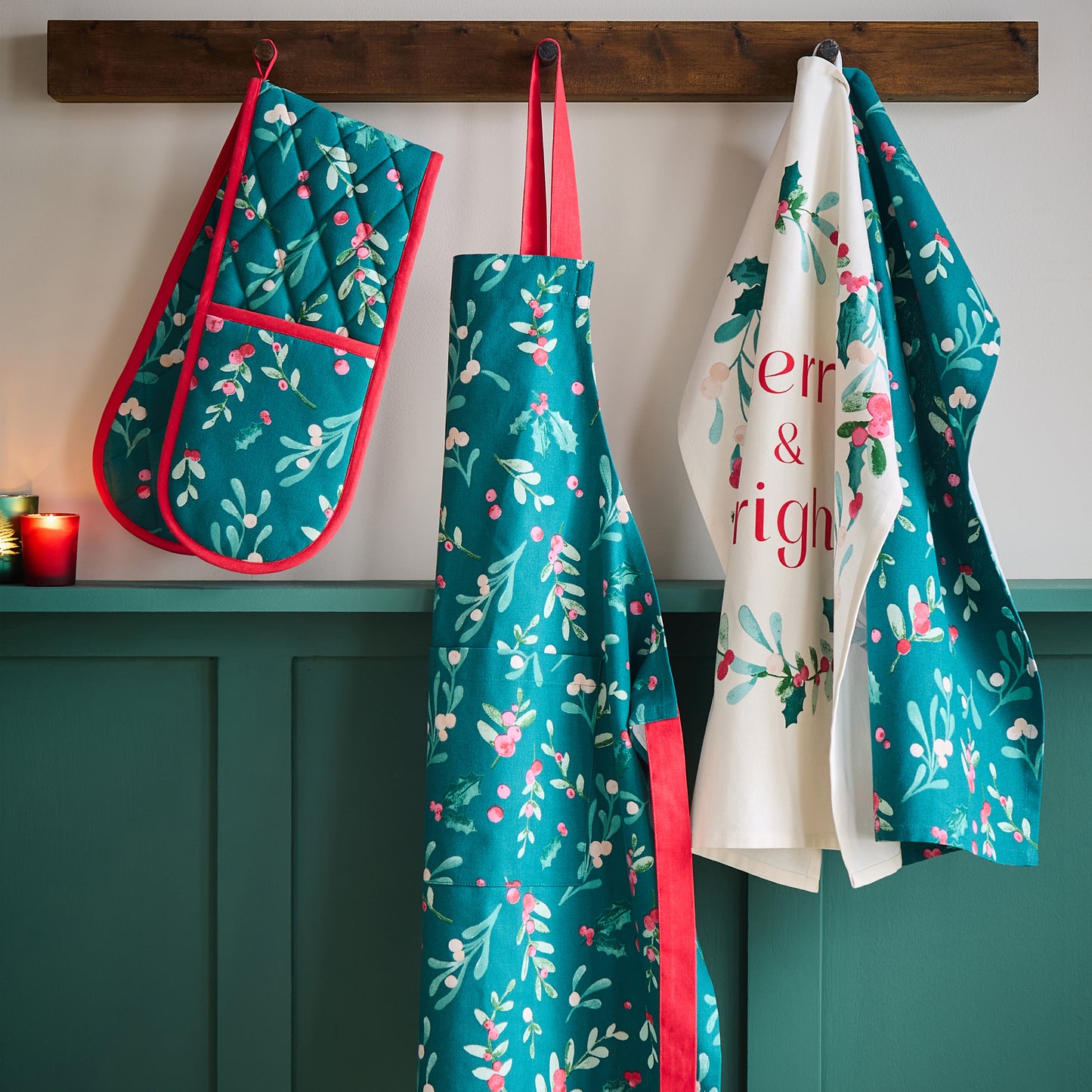 Christmas Holly and Mistletoe Cotton Kitchen Tea Towel Pack of 4 Green by Catherine Lansfield