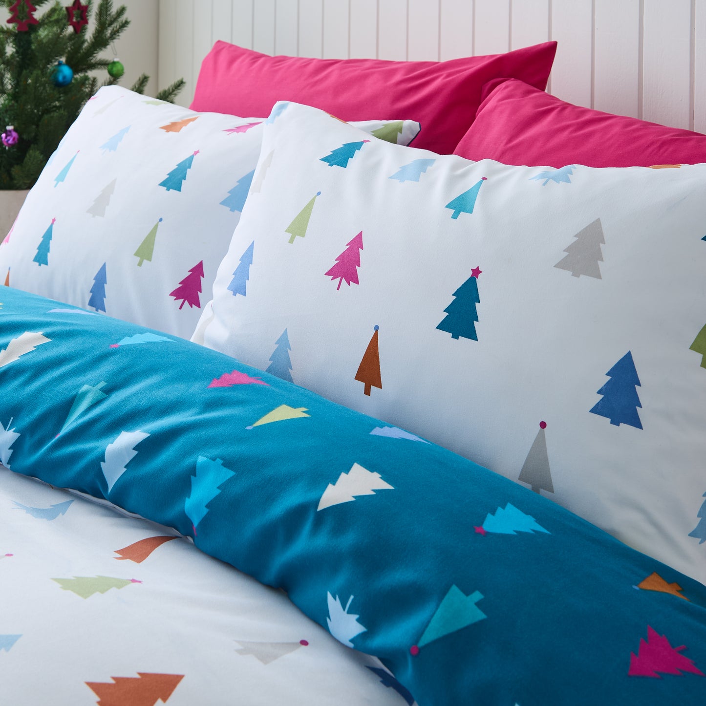 Christmas Tree Soft Microfibre Reversible Duvet Cover Set in White by Catherine Lansfield