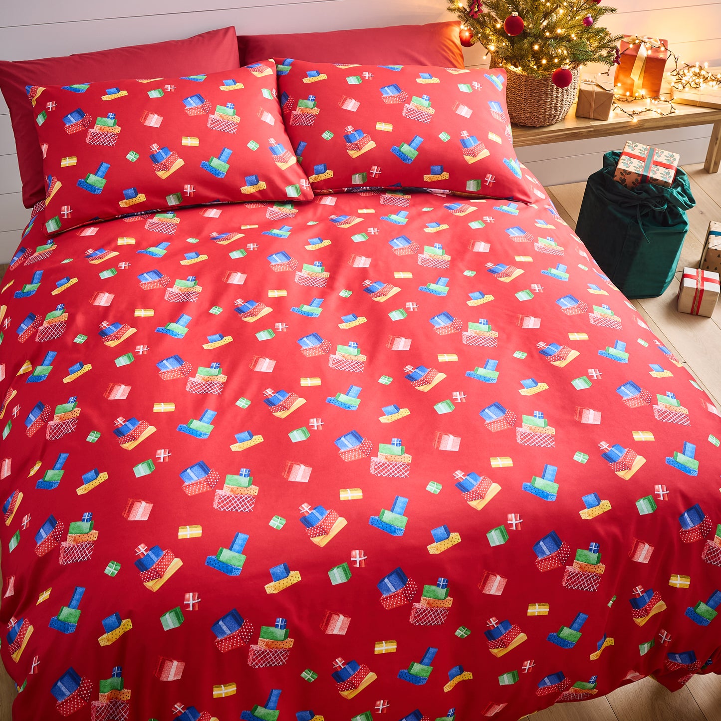 Christmas Retro Santa Reversible Duvet Cover Set by Catherine Lansfield