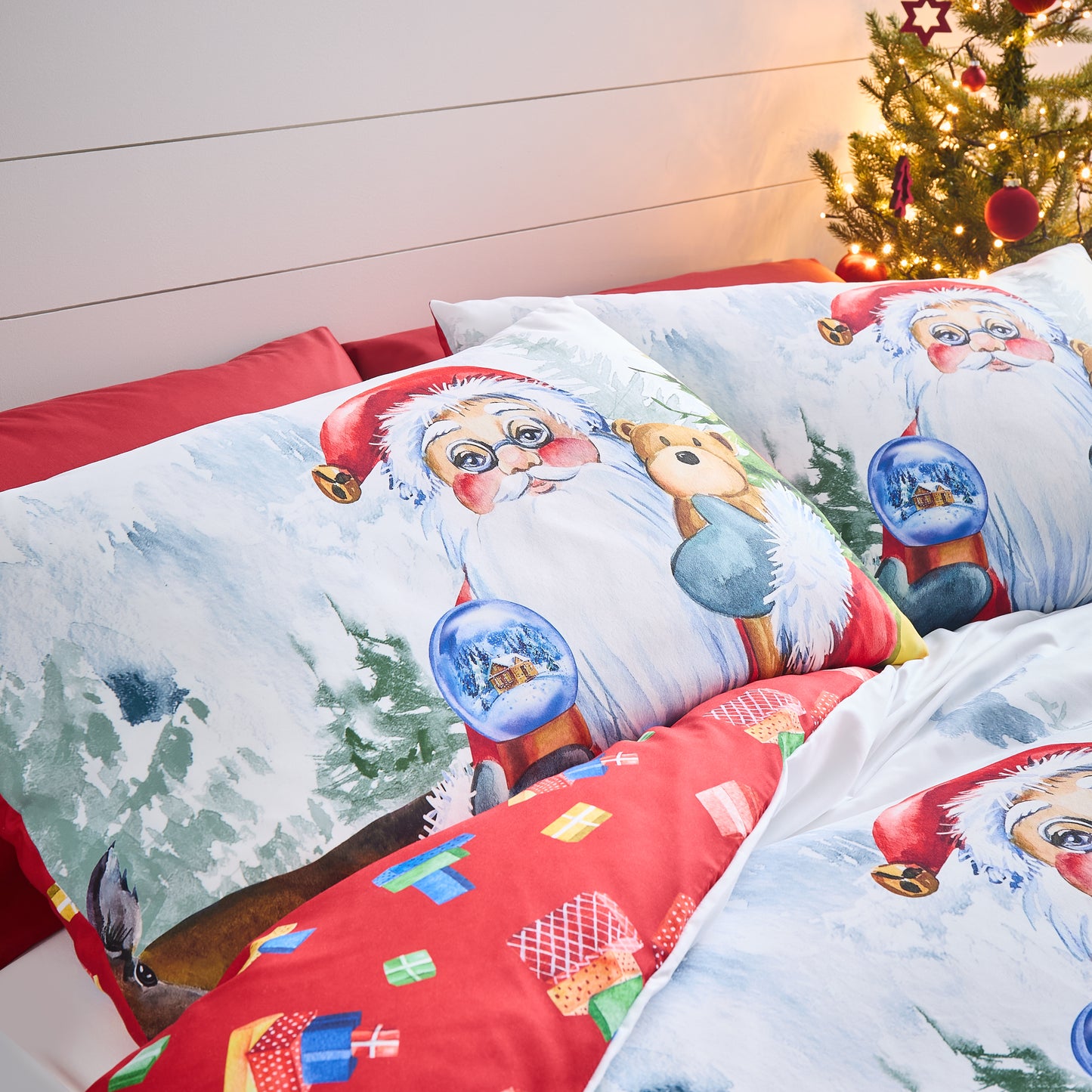 Christmas Retro Santa Reversible Duvet Cover Set by Catherine Lansfield