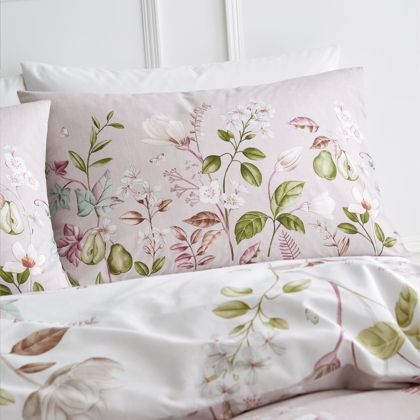 Francesca Floral 200 Thread Count Cotton Reversible Duvet Cover Set in Cream Pink by Bianca