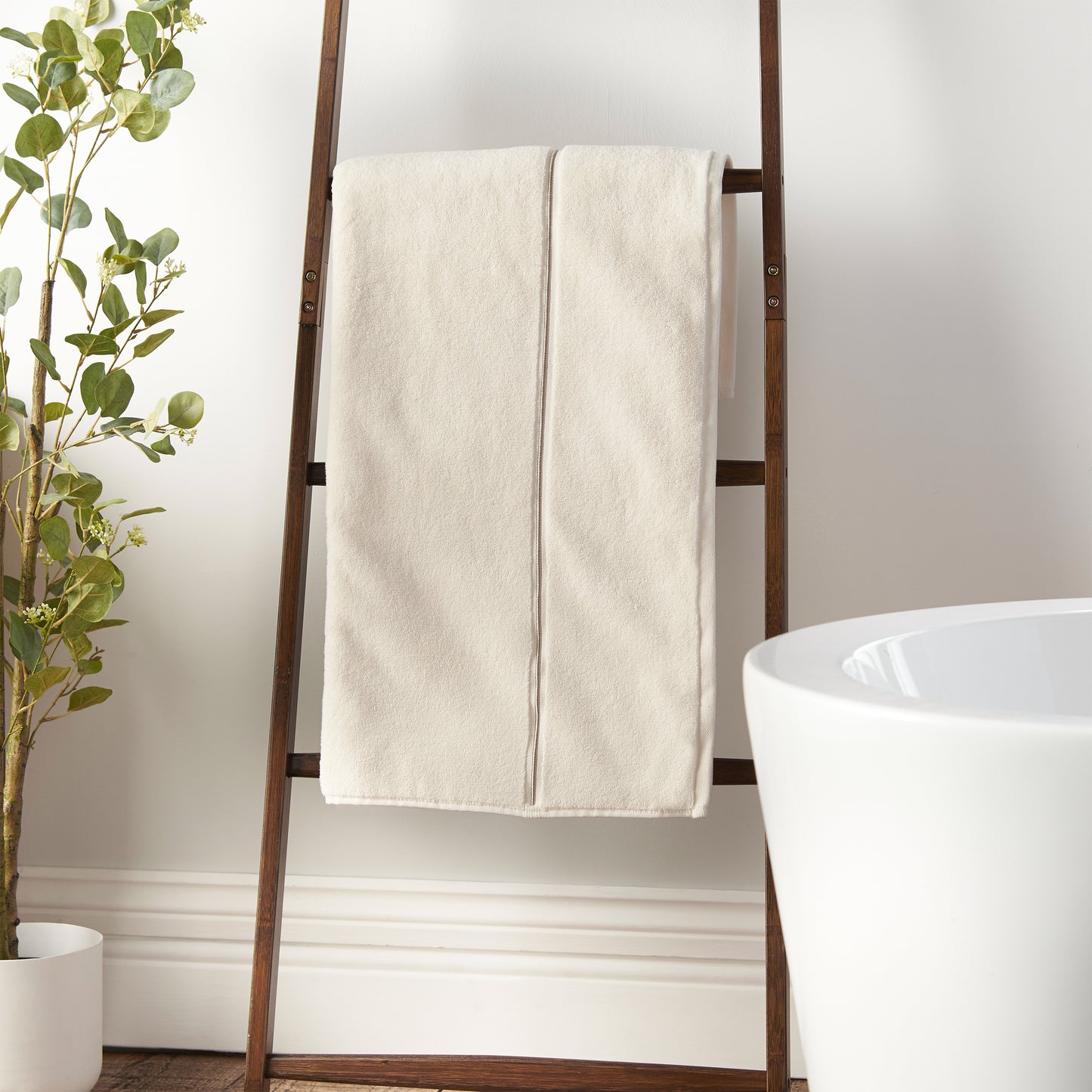 Zero Twist Satin Stitch Cotton Bath Towels in Cream by Bianca