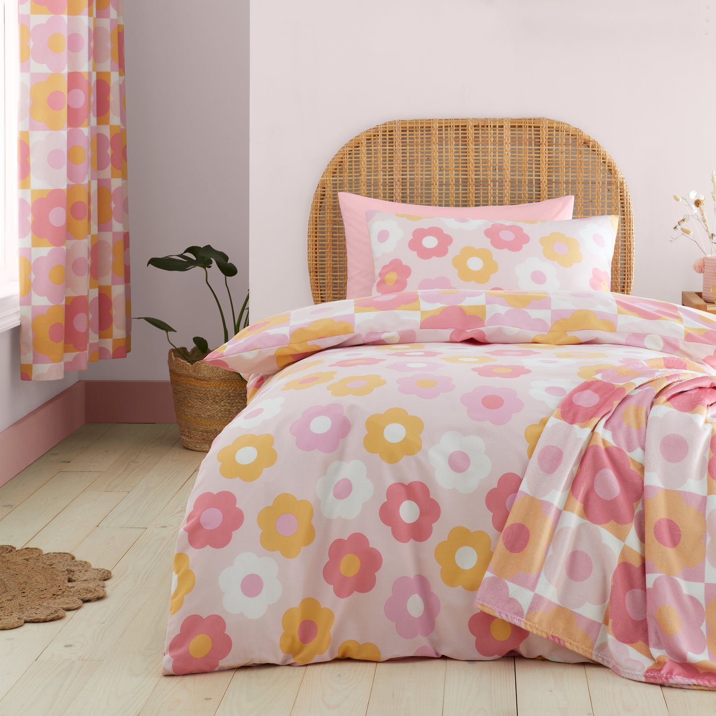 Retro Daisy Reversible Duvet Cover Set in Pink by Catherine Lansfield