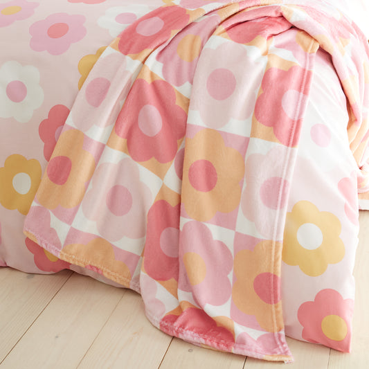 Retro Daisy Cosy Fleece Blanket Throw in Pink by Catherine Lansfield