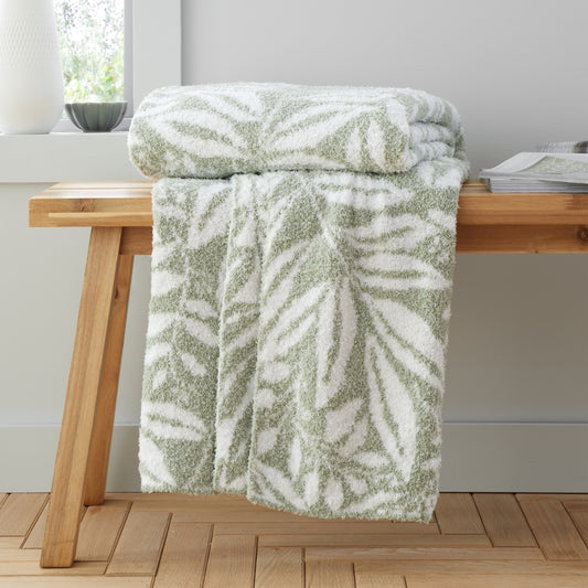 So Soft Sorrel Leaves 130x170 cm Blanket Throw in Green by Catherine Lansfield