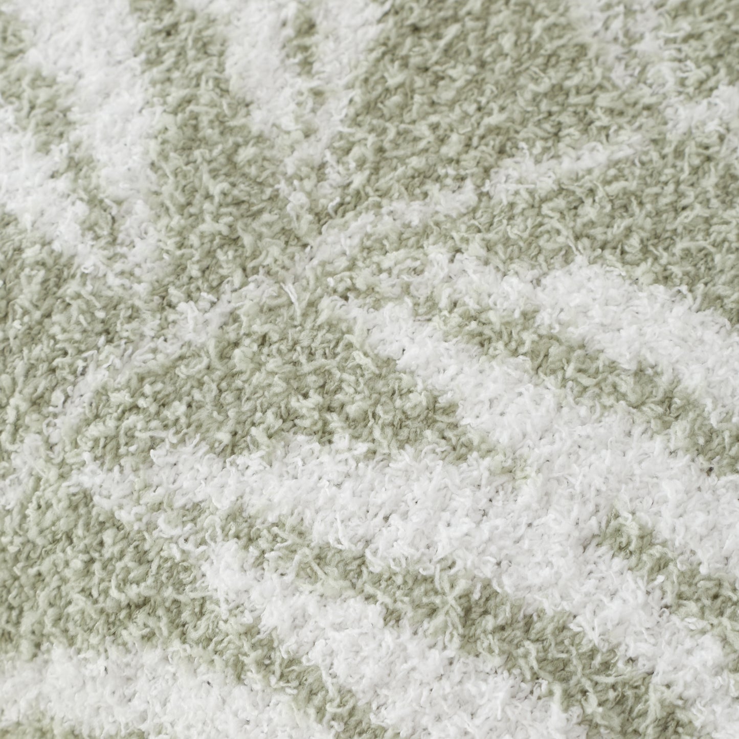 So Soft Sorrel Leaves 130x170 cm Blanket Throw in Green by Catherine Lansfield