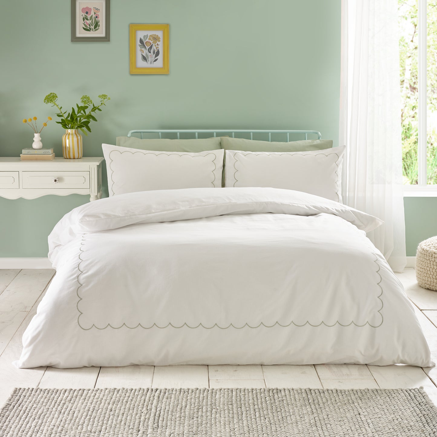 Scallop Border Embroidery Duvet Cover Set in White / Green by Catherine Lansfield