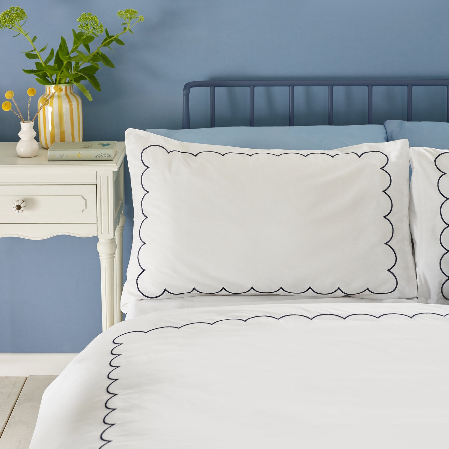 Scallop Border Embroidery Duvet Cover Set in White / Navy by Catherine Lansfield