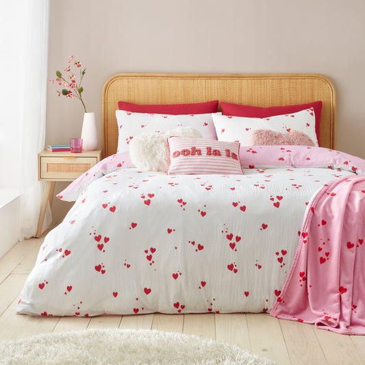 Seersucker Heart Duvet Cover Set in White / Red by Catherine Lansfield