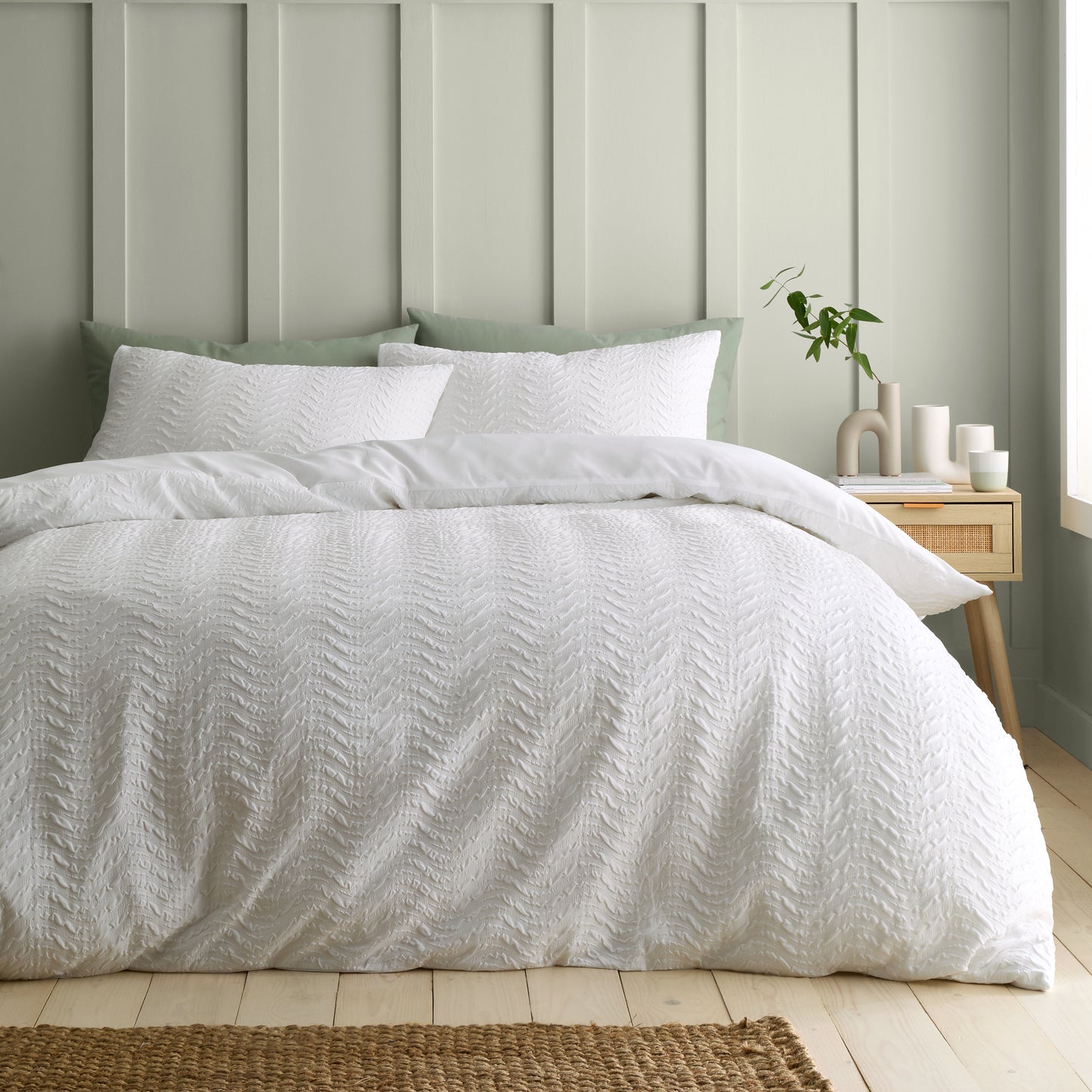 Heatset Wave Duvet Cover Set in White by Catherine Lansfield