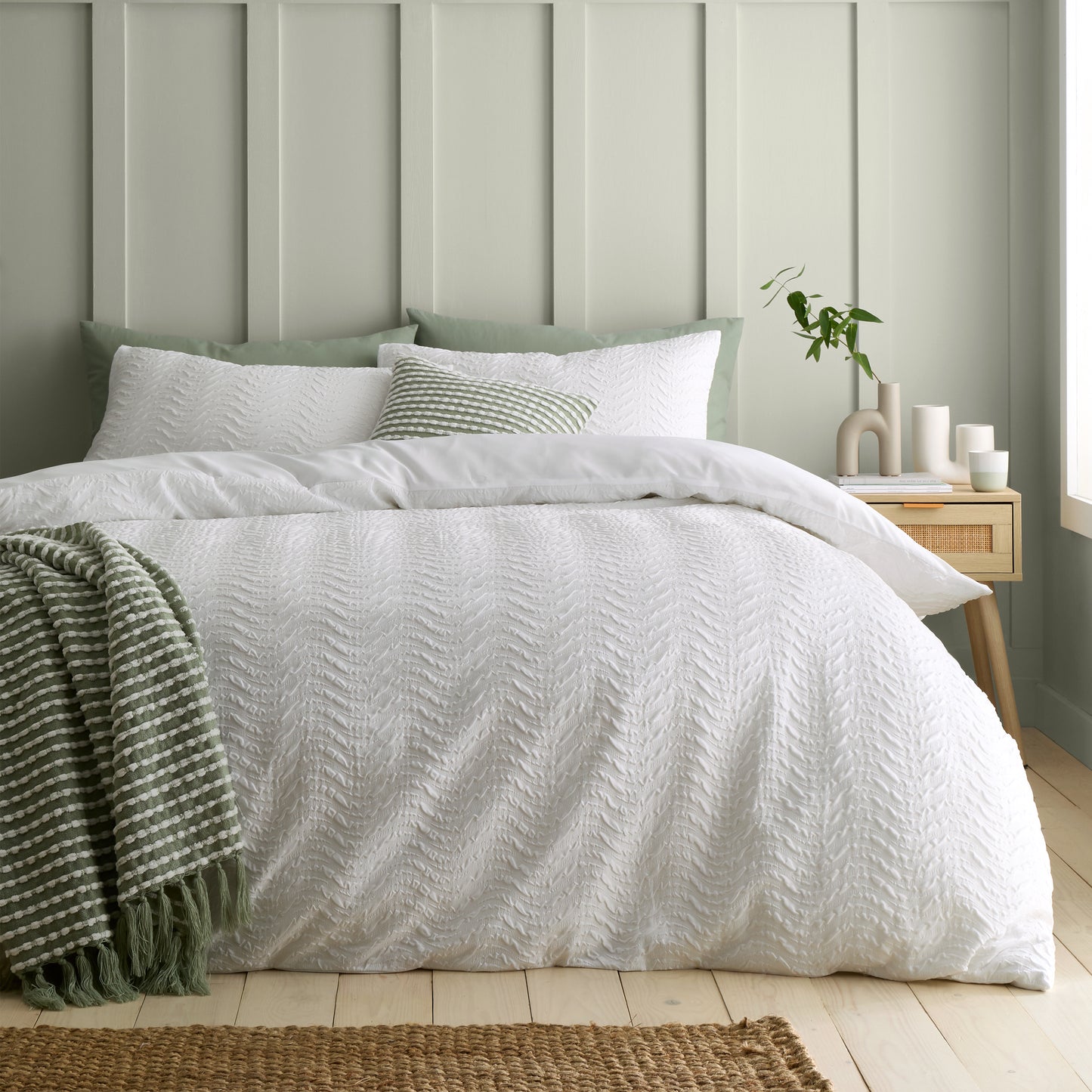 Heatset Wave Duvet Cover Set in White by Catherine Lansfield