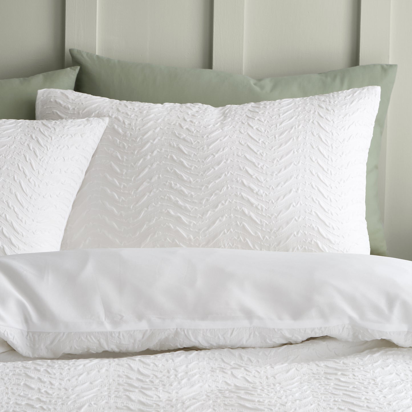 Heatset Wave Duvet Cover Set in White by Catherine Lansfield