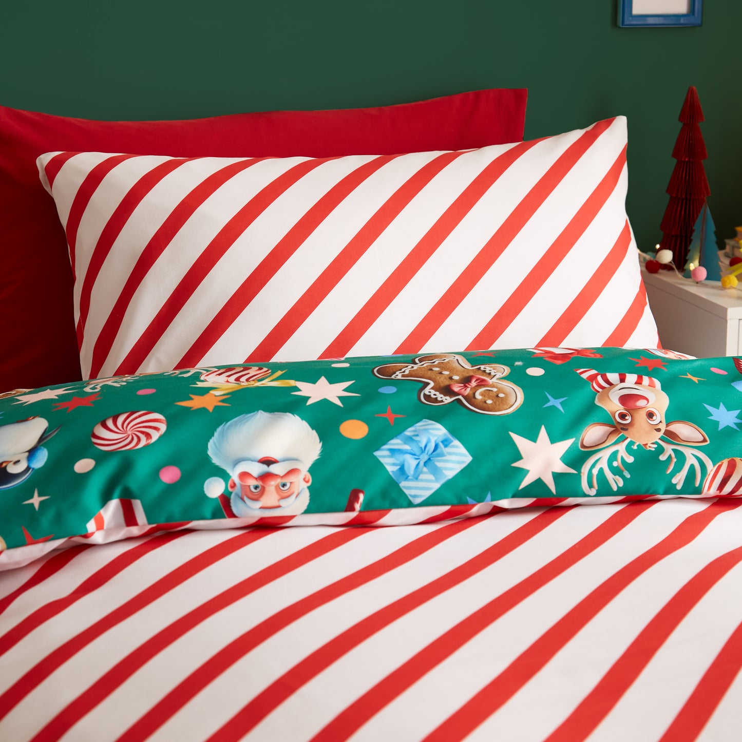 Christmas Icons So Soft Reversible Duvet Cover Set in Green by Catherine Lansfield