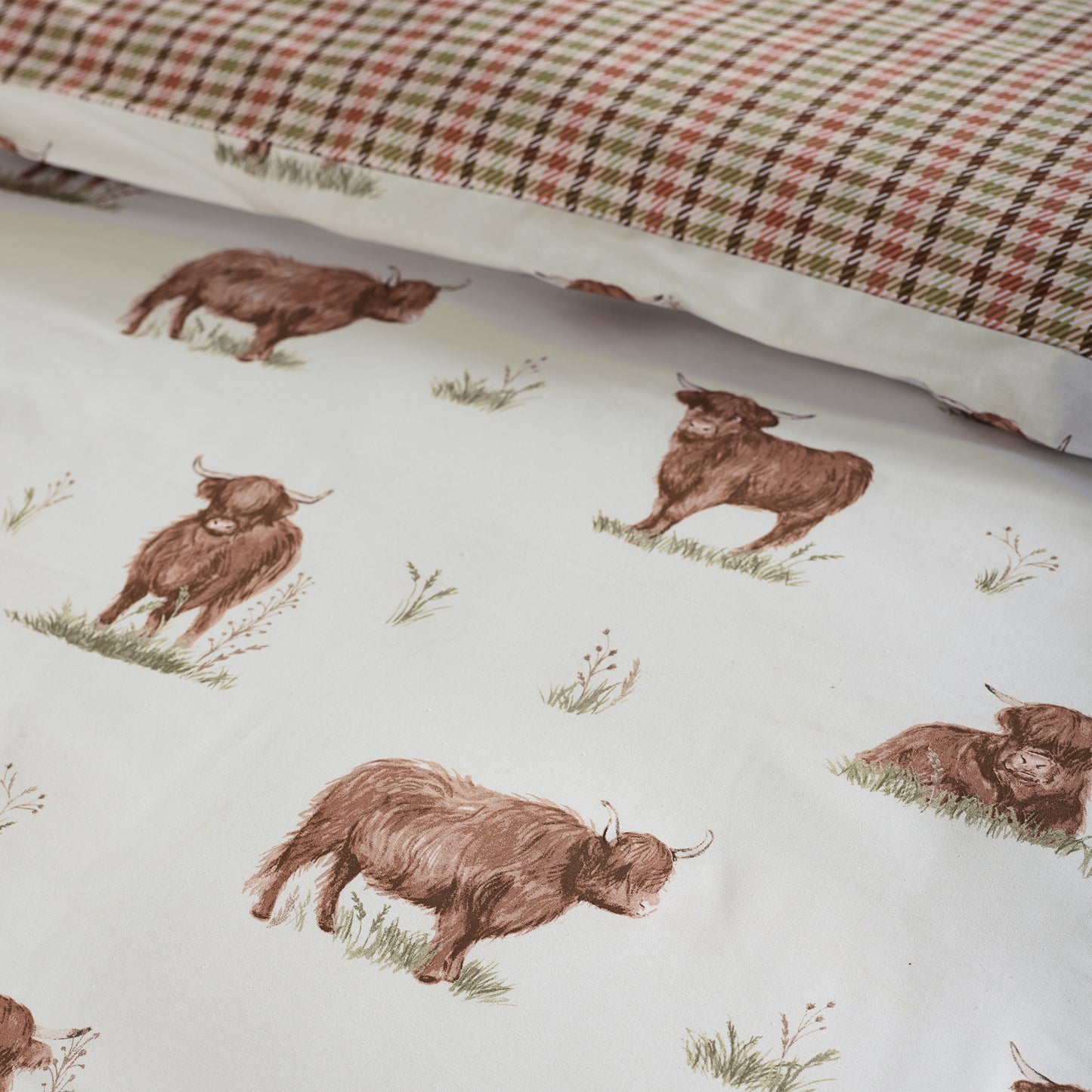 Angus Highland Cow Reversible Duvet Cover Set in Natural by Catherine Lansfield