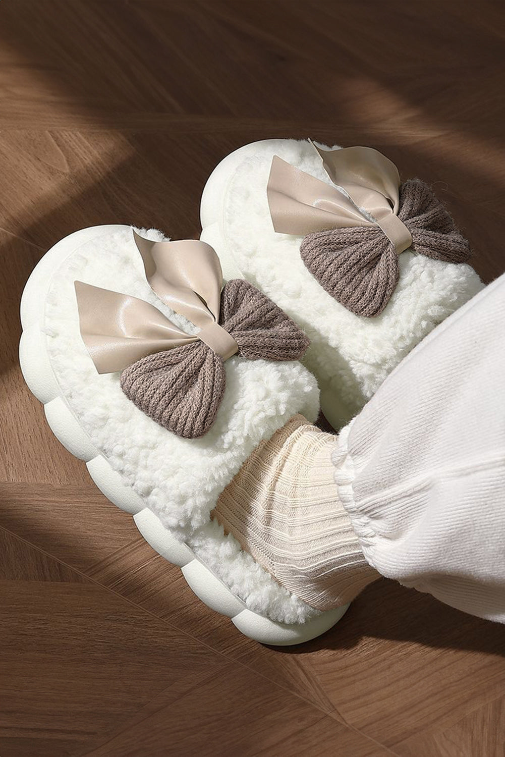 Bowknot Applique Plush Winter Slippers