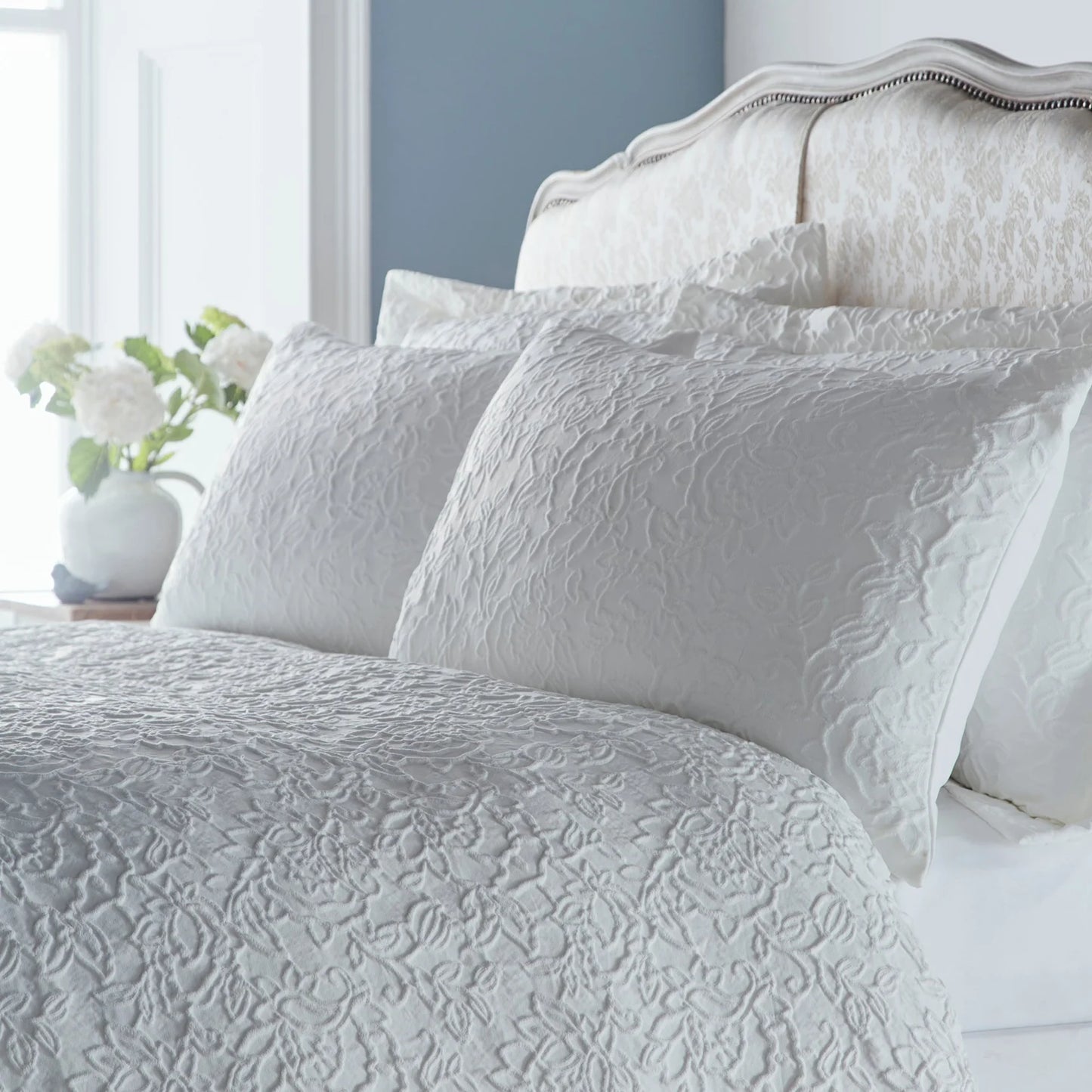 Collier Duvet Set by Appletree Heritage in White