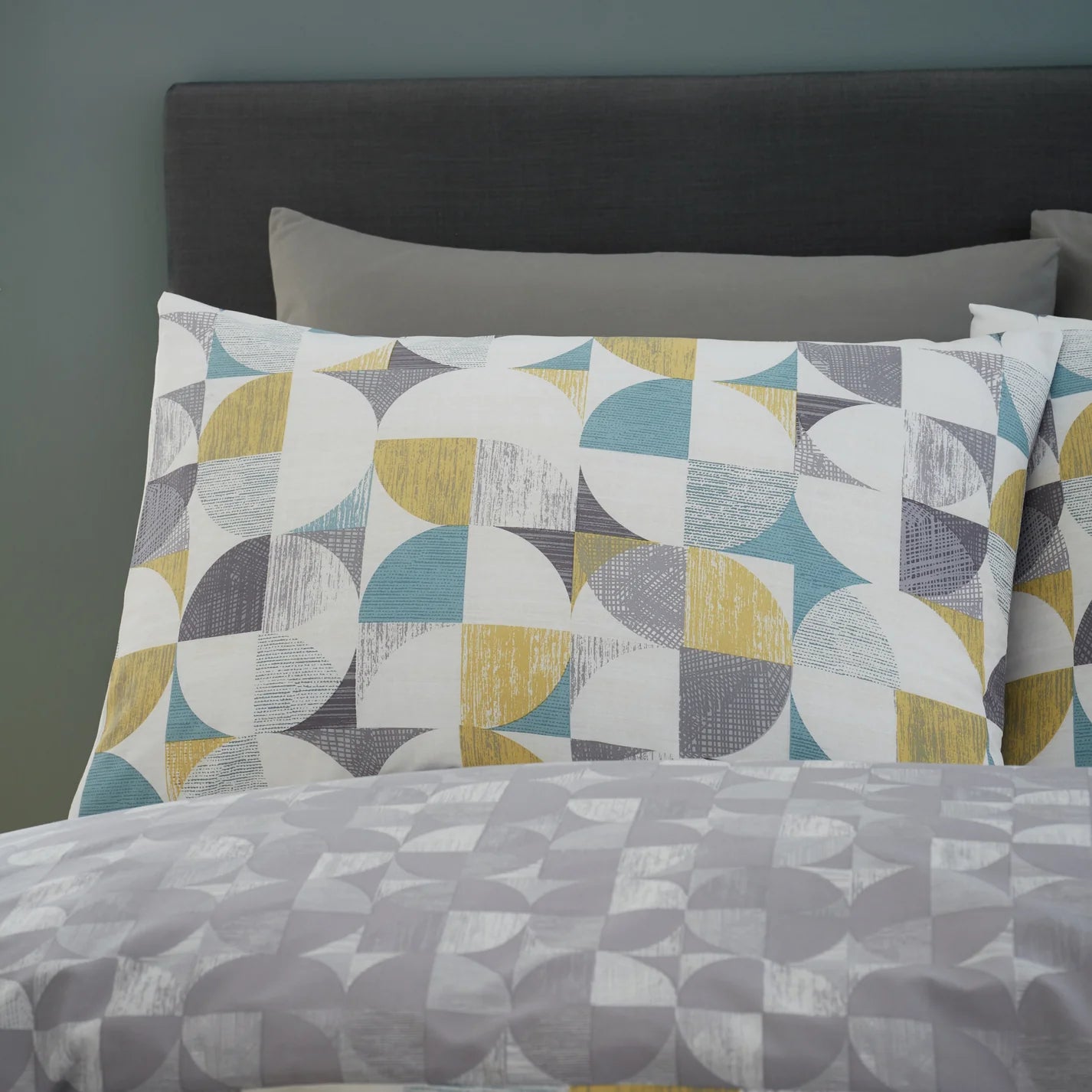 Retro Circles Geometric Duvet Cover Set by Catherine Lansfield