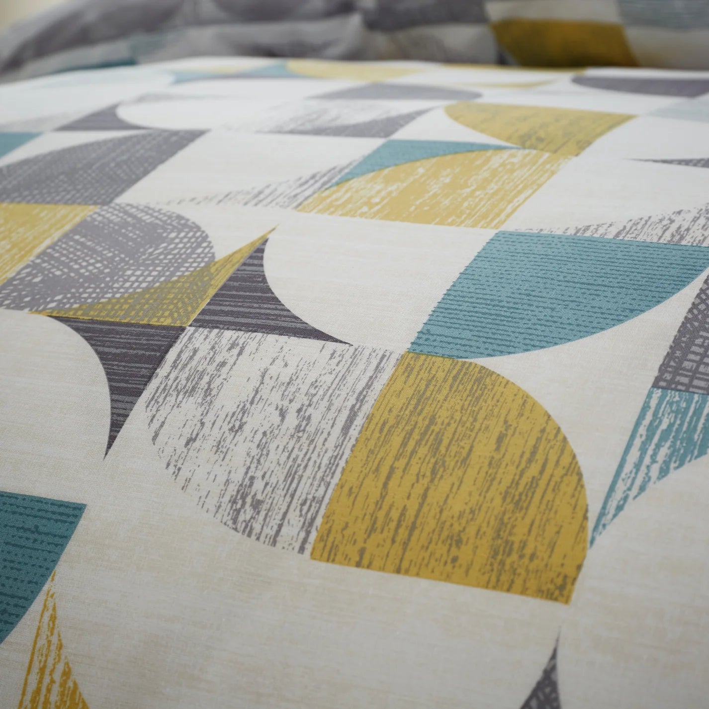 Retro Circles Geometric Duvet Cover Set by Catherine Lansfield