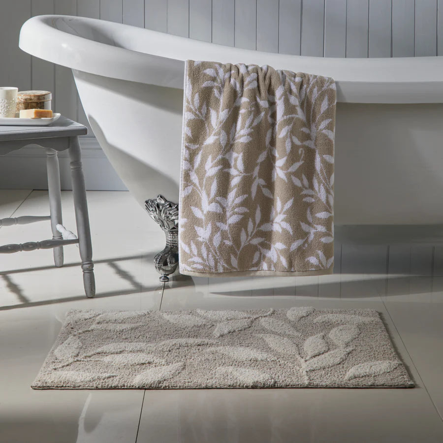 Sandringham Bath Mat by D&D Bathroom in Natural