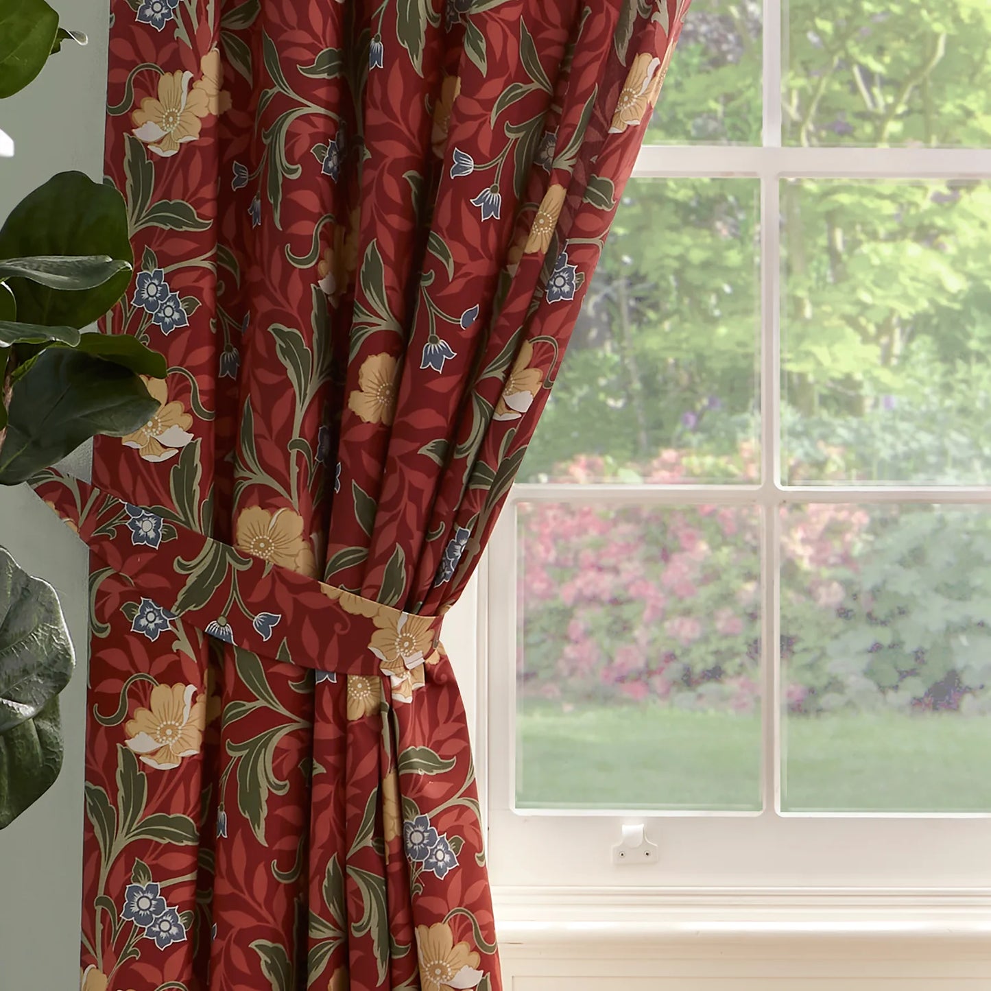 Sandringham Pair of Pencil Pleat Curtains With Tie-Backs by D&D in Red