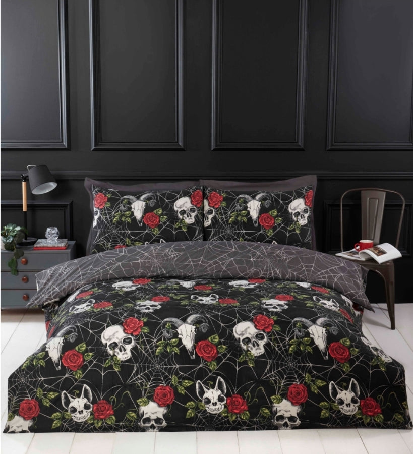 So Soft
Skulls & Roses Duvet Set