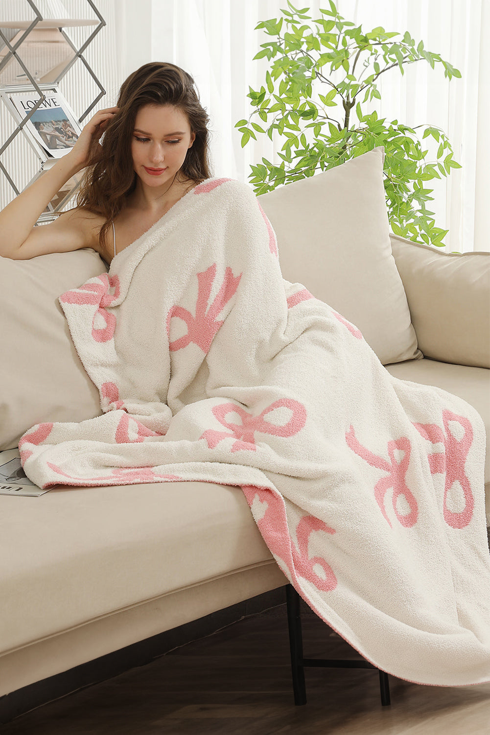 Pink 127 x 152cm Bow Printed Cozy Soft Throw Blanket