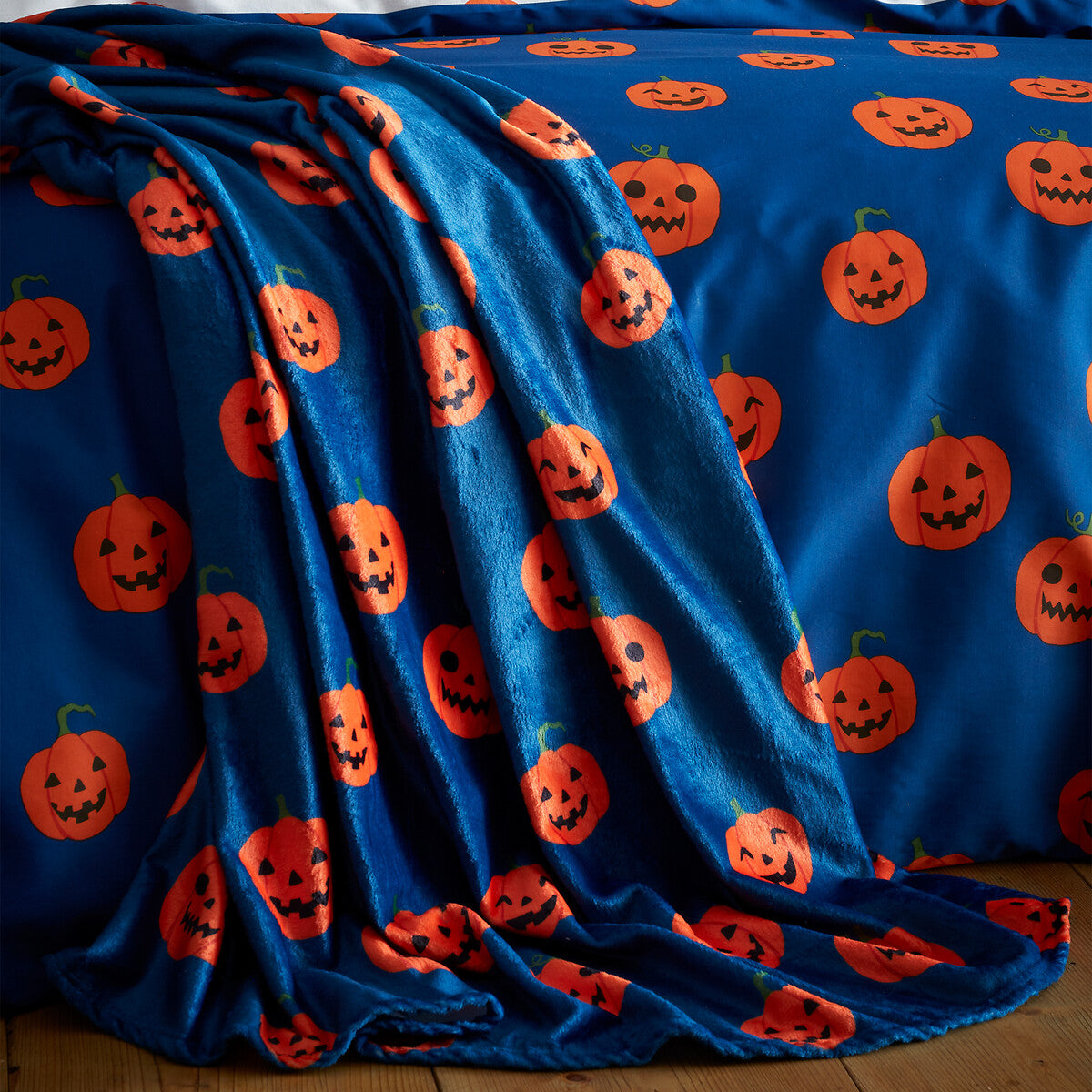 Halloween Pumpkins Throw by Catherine Lansfield