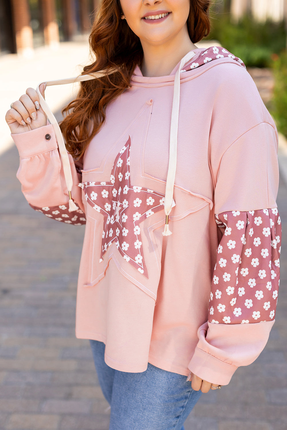 Delicacy Star Patched Floral Sleeve Plus Size Hoodie