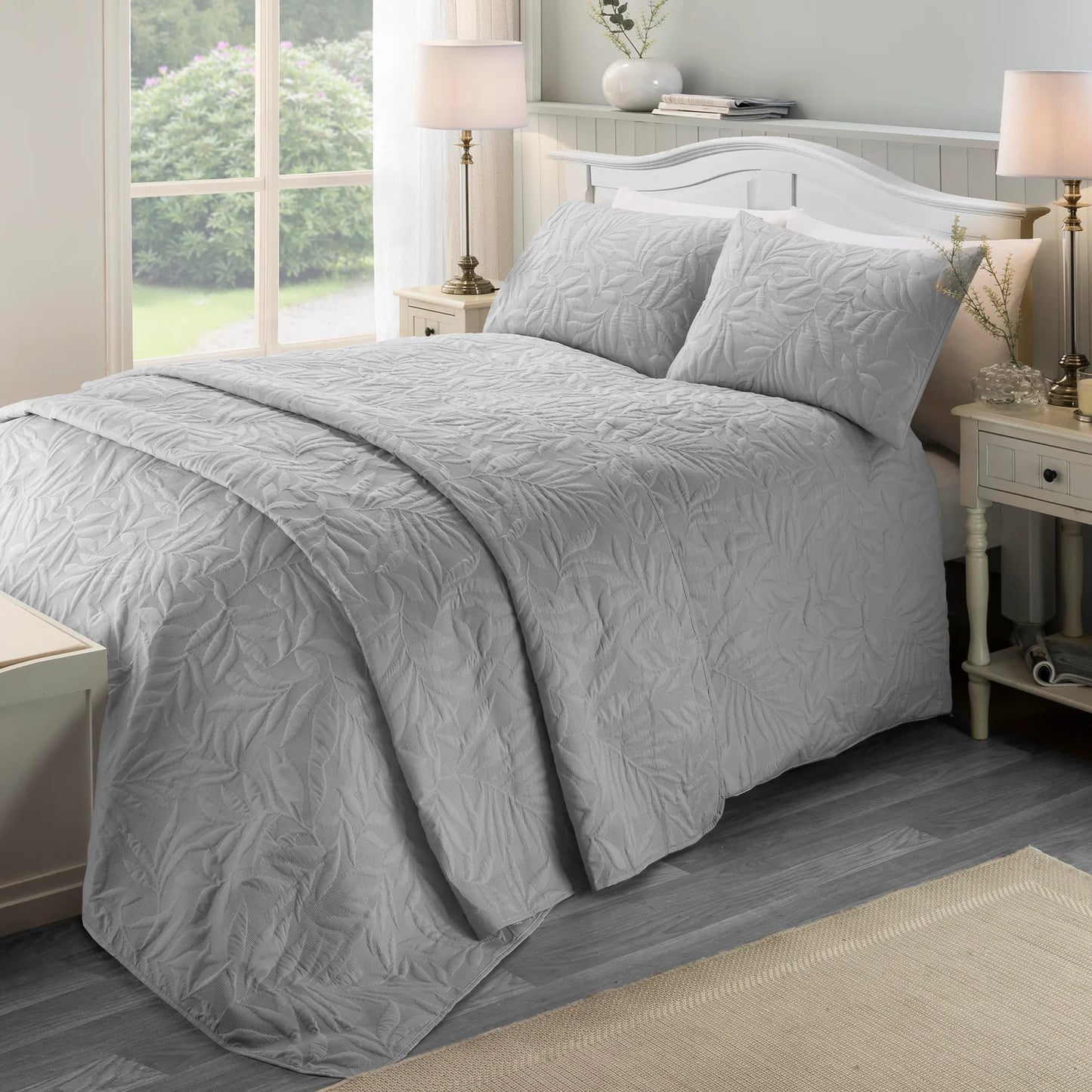 Luana Pinsonic Duvet Cover Set in Silver By Serene