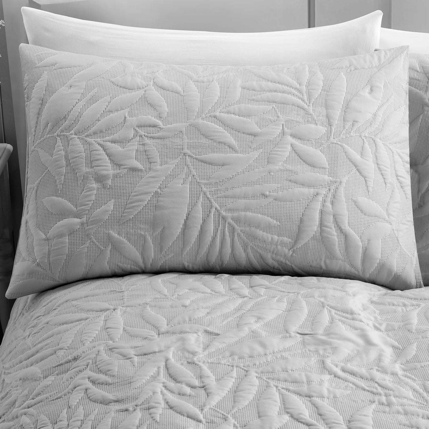 Luana Pinsonic Duvet Cover Set in Silver By Serene