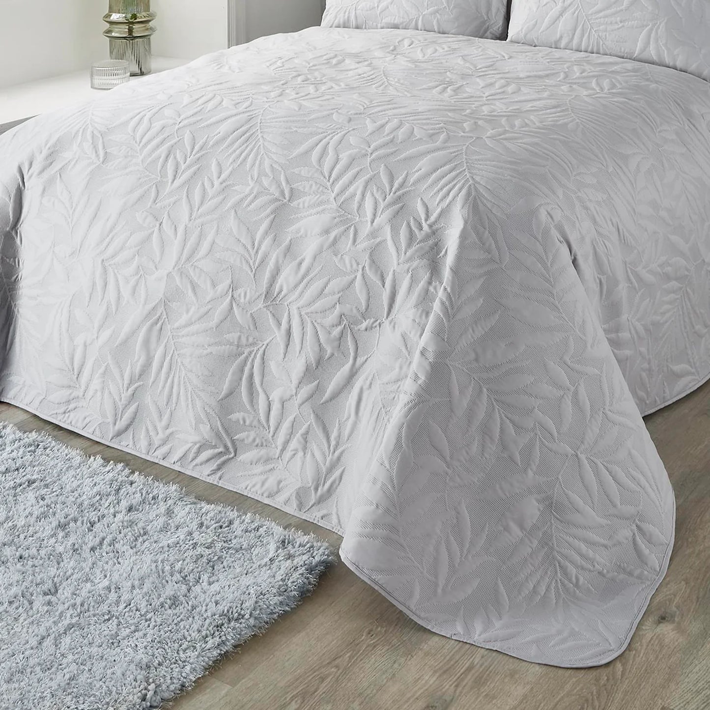 Luana Pinsonic Duvet Cover Set in Silver By Serene