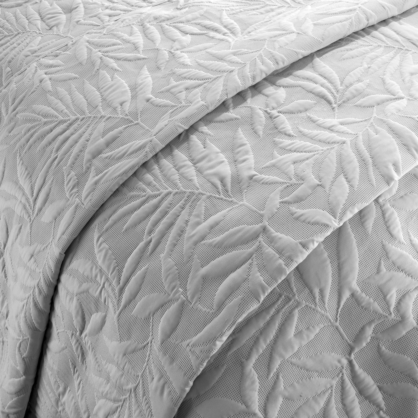 Luana Pinsonic Duvet Cover Set in Silver By Serene